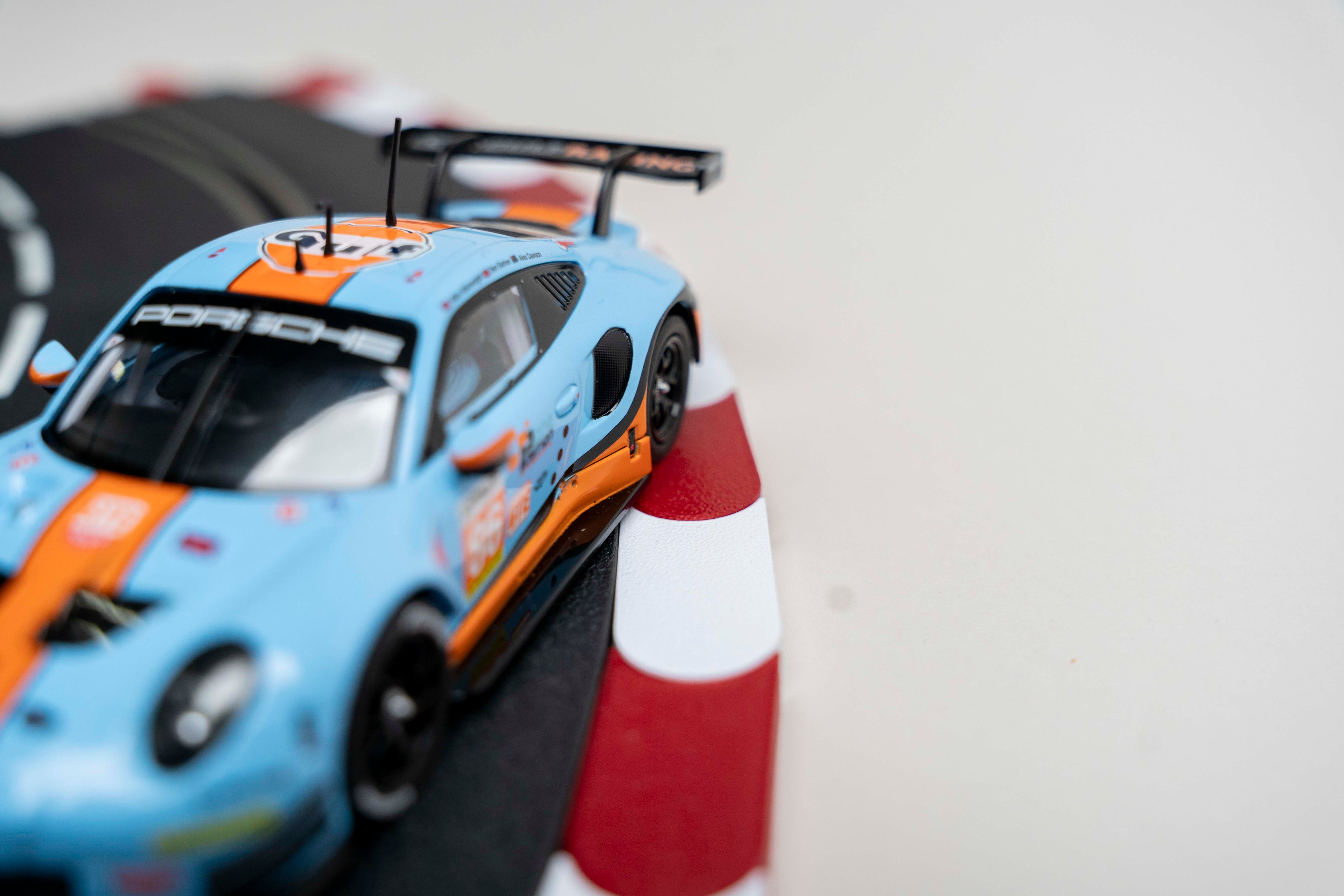 Slotcar Curbs für Slotcar-Rennbahnen Maßstab 1:32 / 1:24 Passend für Carrera