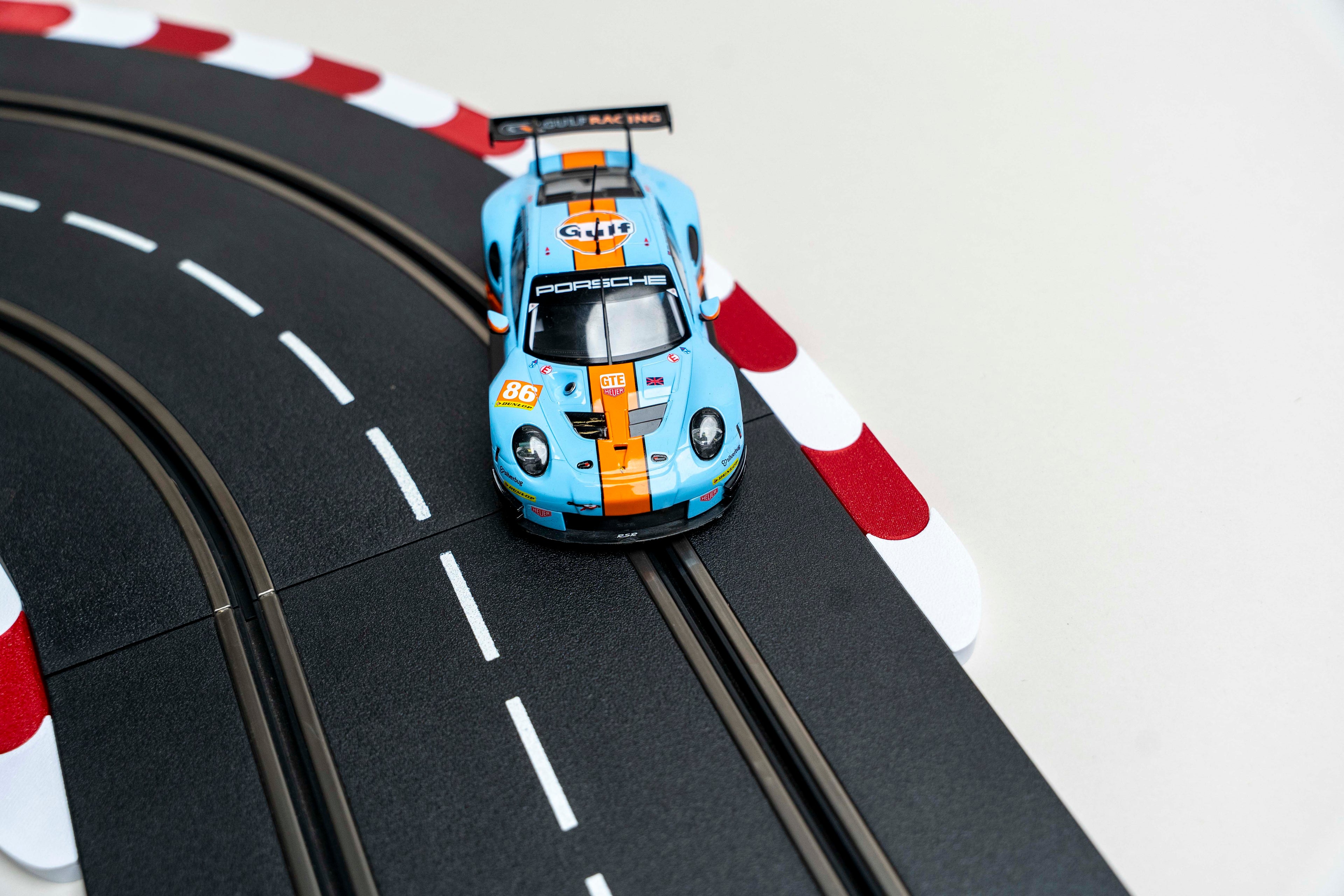 Slotcar Curbs für Slotcar-Rennbahnen Maßstab 1:32 / 1:24 Passend für Carrera