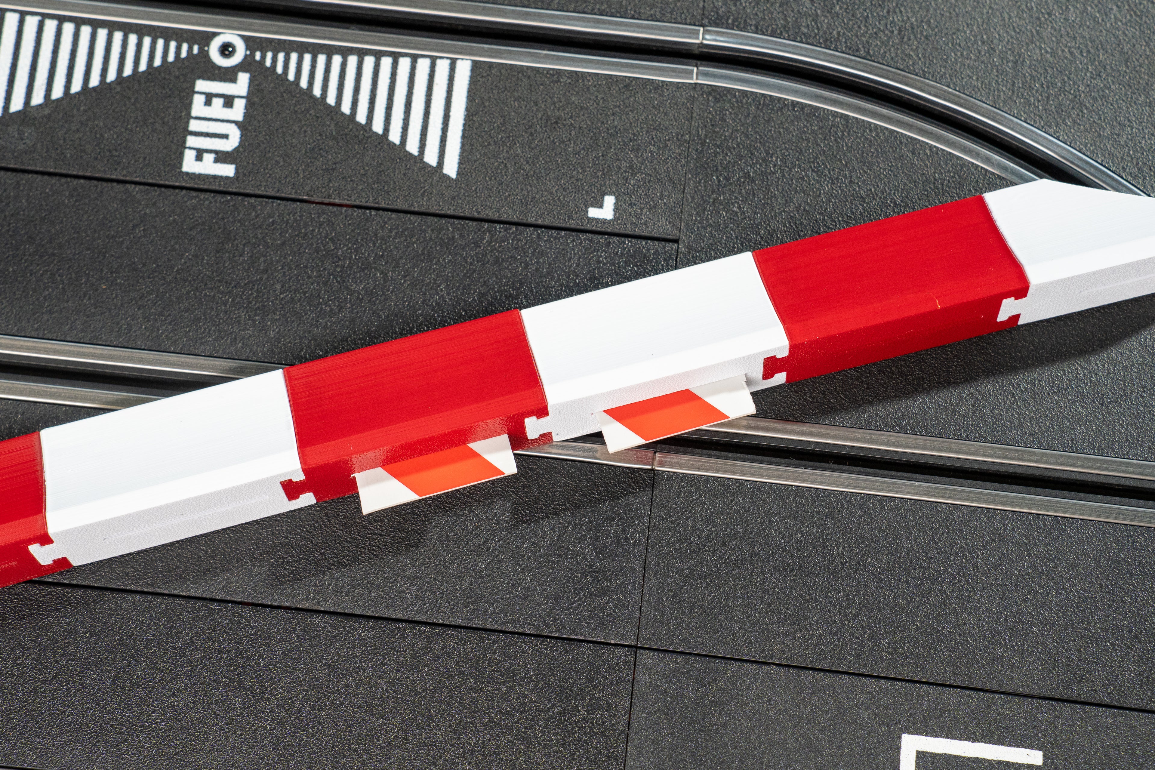 Modulare Pitlane & Boxengassen-Mauer für Slotcar-Rennbahn 1:32 passend für Carrera