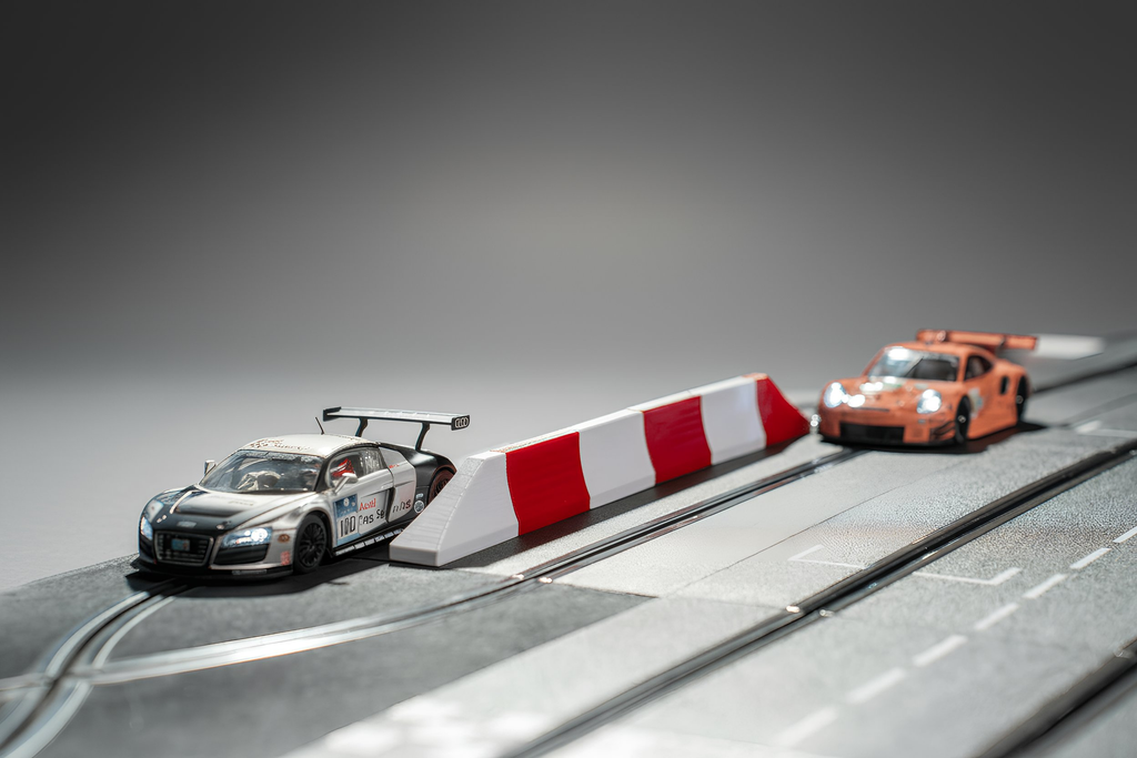 Modulare Pitlane & Boxengassen-Mauer für Slotcar-Rennbahn 1:32 passend für Carrera
