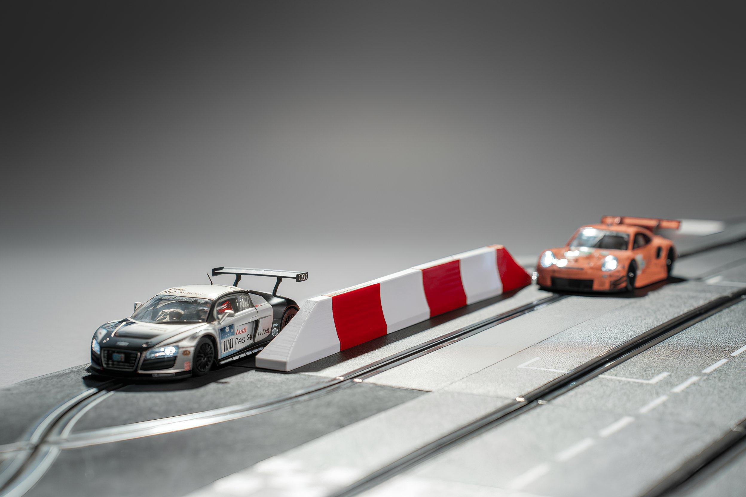 Modulare Pitlane & Boxengassen-Mauer für Slotcar-Rennbahn 1:32 passend für Carrera